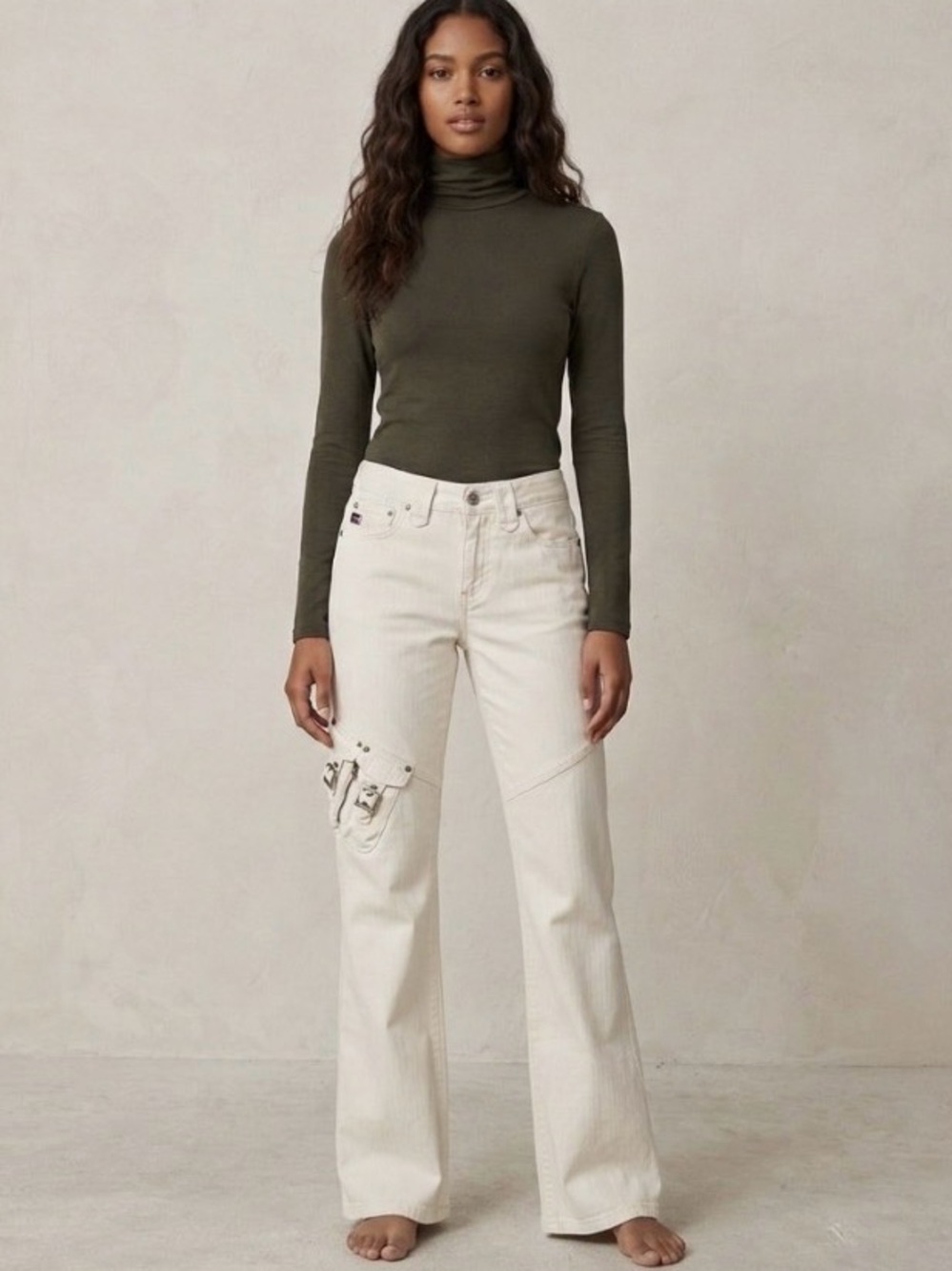 BCBG MaxAzria designer white cream flared jeans w/buckle design size 6 Vintage